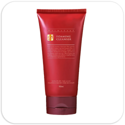 Es una espuma cremosa que retira las impurezas de la piel y restos de maquillaje, minimiza los poros y reduce las imperfecciones para brindarle a tu piel una apariencia impecable.